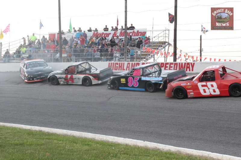 Pile up in Turn 3 & 4