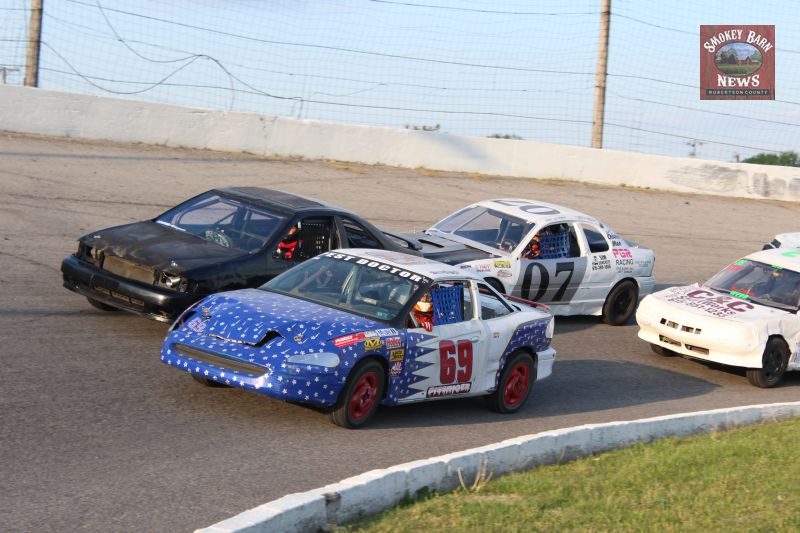 Rookie contender Derrick Bissinger leads the field to the green flag